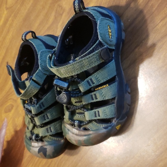 Keens toddler size 9 - Picture 2 of 3